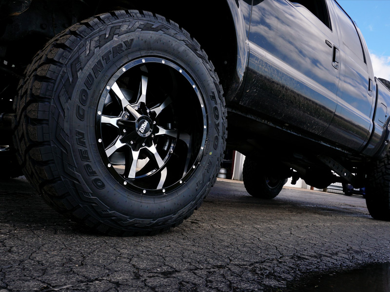 11 Ford F 250 Super Duty x12 Moto Metal Wheels 37x12 5r Toyo Tires 8 Inch Suspension Lift Kit