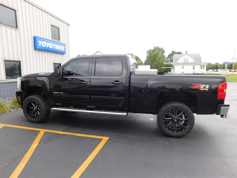 2014 Chevrolet Silverado 2500 HD - 20x10 Fuel Offroad Wheels 295/55R20 ...